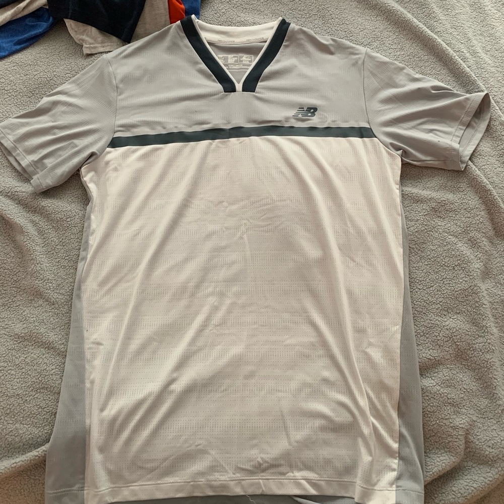 New balance dry fit tee size S
